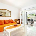 Σαλέ Casa Sarita - Well Maintained House In With Pool